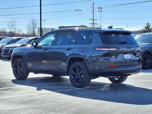 Used 2023 Jeep Grand Cherokee L Limited w/ Luxury Tech Group II image 38