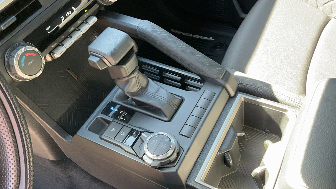 Used 2025 Toyota Tacoma SR5 AWD/4WD image 23