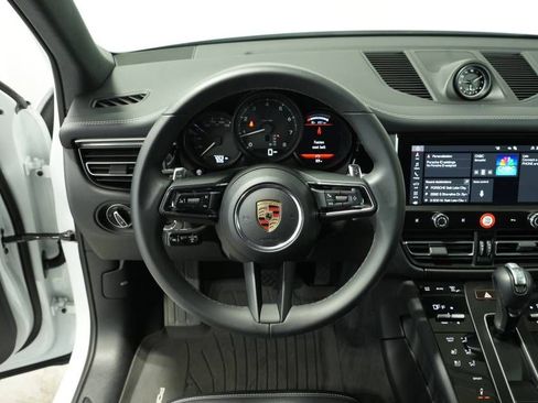 Certified 2025 Porsche Macan AWD/4WD image 13