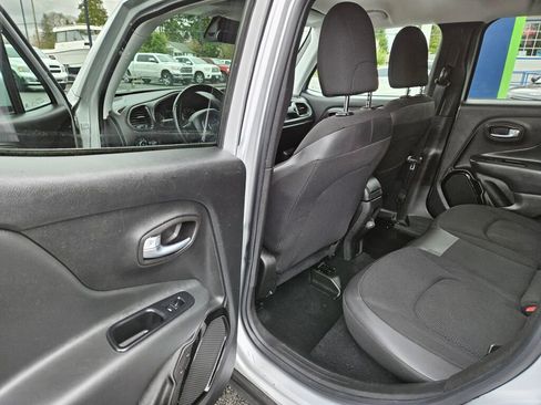 Used 2018 Jeep Renegade Altitude image 15