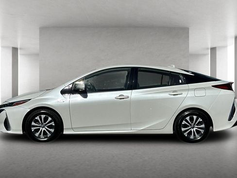 Used 2020 Toyota Prius Prime XLE image 7