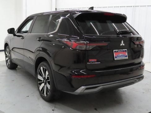 New 2026 Mitsubishi Outlander SE FWD image 6