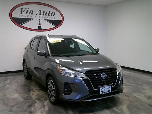 Used 2023 Nissan Kicks SV image 1