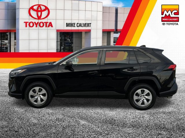 Used 2023 Toyota RAV4 LE FWD image 3