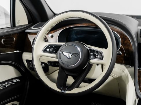 Used 2023 Bentley Bentayga Extended Wheelbase image 55