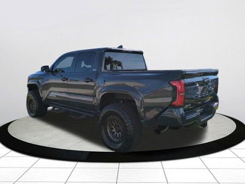 Used 2025 Toyota Tacoma SR5 image 5