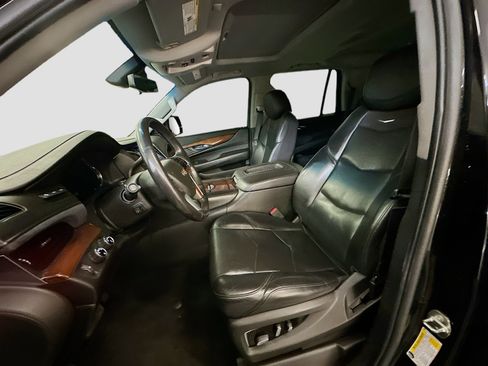 Used 2018 Cadillac Escalade Luxury image 13