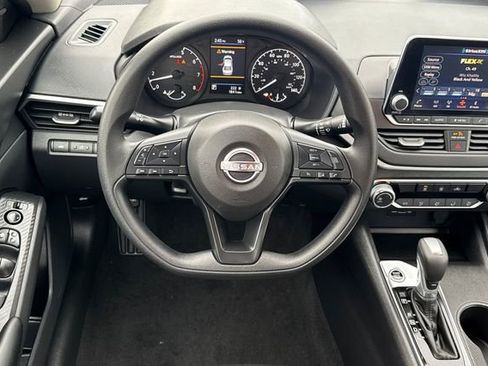 Used 2025 Nissan Altima 2.5 S image 15