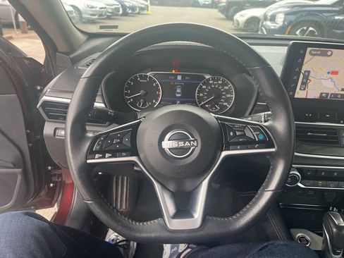 Used 2024 Nissan Altima 2.5 SV w/ SV Premium Package FWD image 13