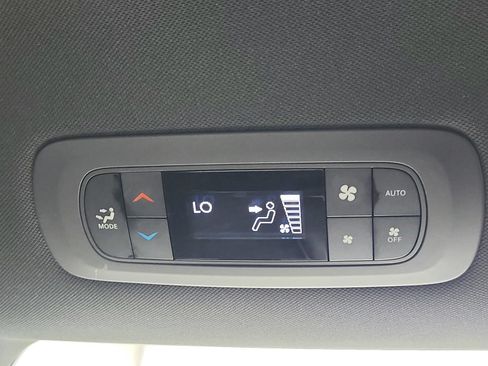 Used 2025 Chrysler Pacifica Select FWD image 41