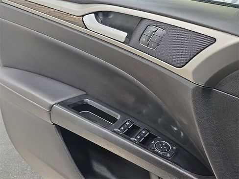 Used 2014 Ford Fusion SE w/ Equipment Group 202A image 27