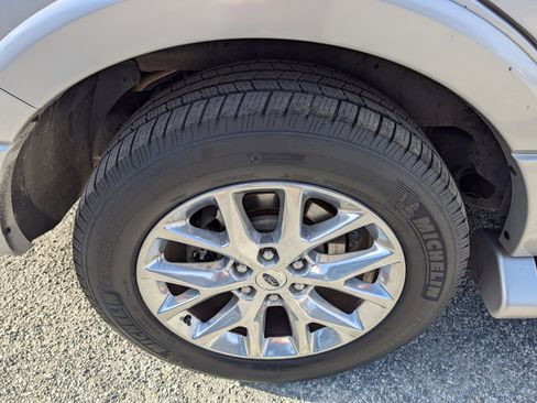 Used 2017 Ford Expedition Limited image 6