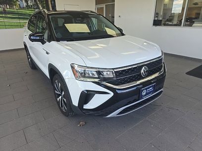 Certified 2023 Volkswagen Taos SE w/ Panoramic Sunroof Package