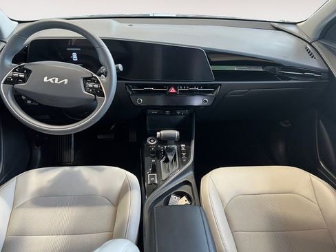 Used 2023 Kia Niro EX FWD image 8