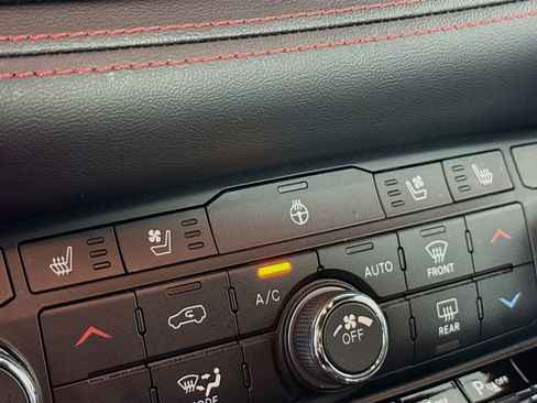 Used 2024 Dodge Durango GT image 25