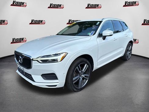 Used 2018 Volvo XC60 T5 Momentum w/ Vision Package image 1