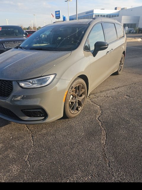 Used 2025 Chrysler Pacifica Limited FWD image 5