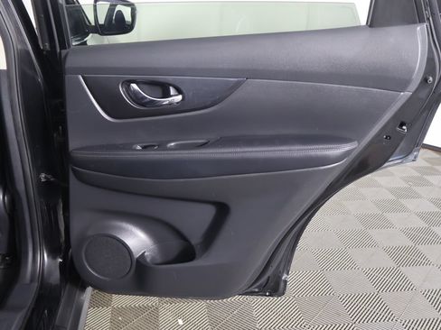 Used 2018 Nissan Rogue SV AWD/4WD image 24