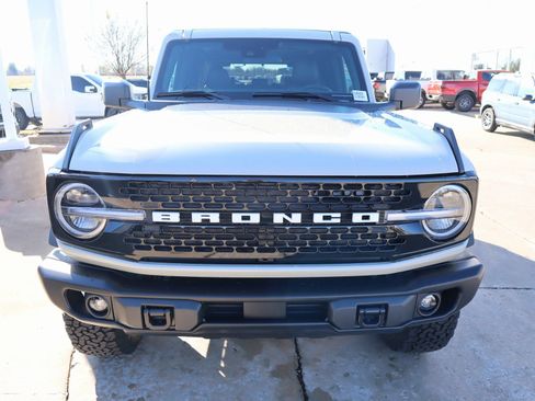 New 2025 Ford Bronco Badlands image 10