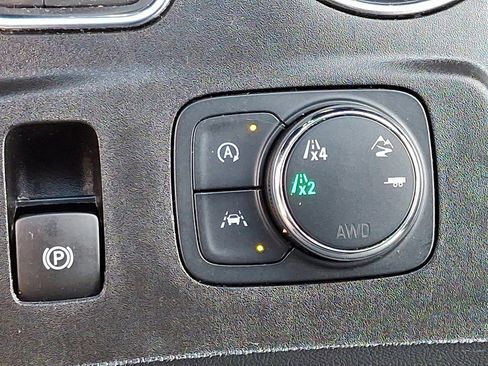 Used 2023 Chevrolet Traverse LT w/ Midnight/Sport Edition image 26