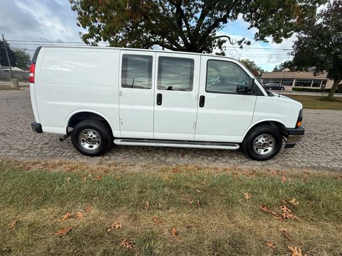 Used 2023 GMC Savana 2500 image 1