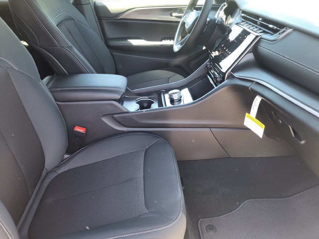 New 2026 Jeep Grand Cherokee Laredo AWD/4WD image 13