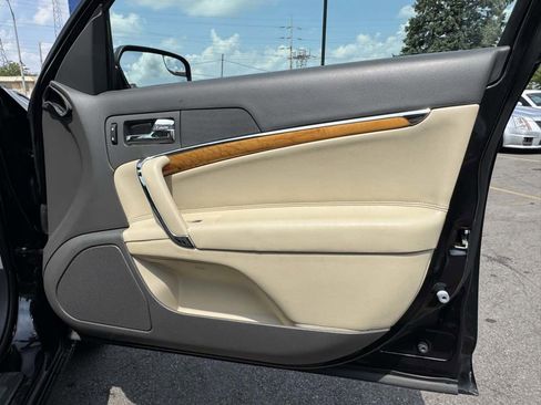 Used 2011 Lincoln MKZ image 30