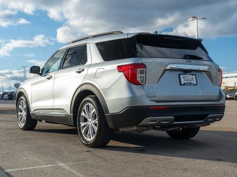 Used 2023 Ford Explorer XLT w/ Equipment Group 202A RWD image 5
