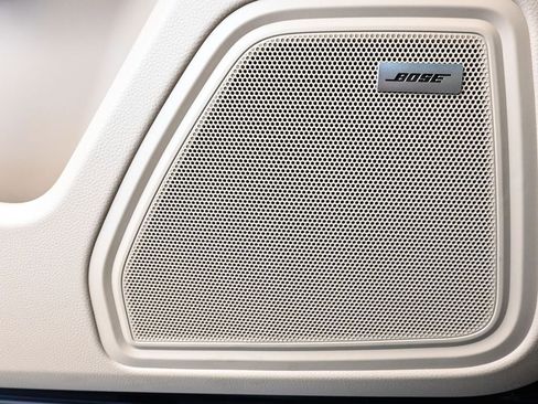 Certified 2026 Porsche Macan image 17