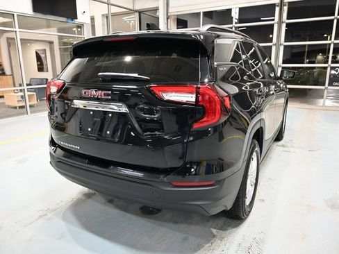 Used 2022 GMC Terrain SLE w/ Driver Convenience Package image 5