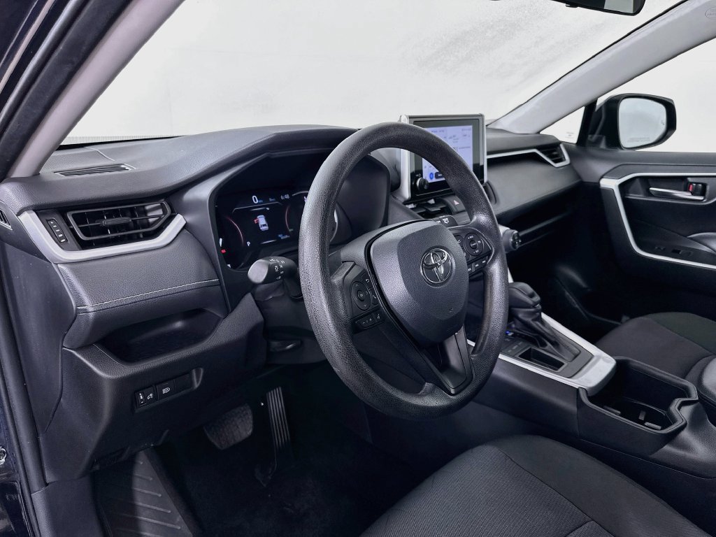 Used 2025 Toyota RAV4 XLE FWD image 9