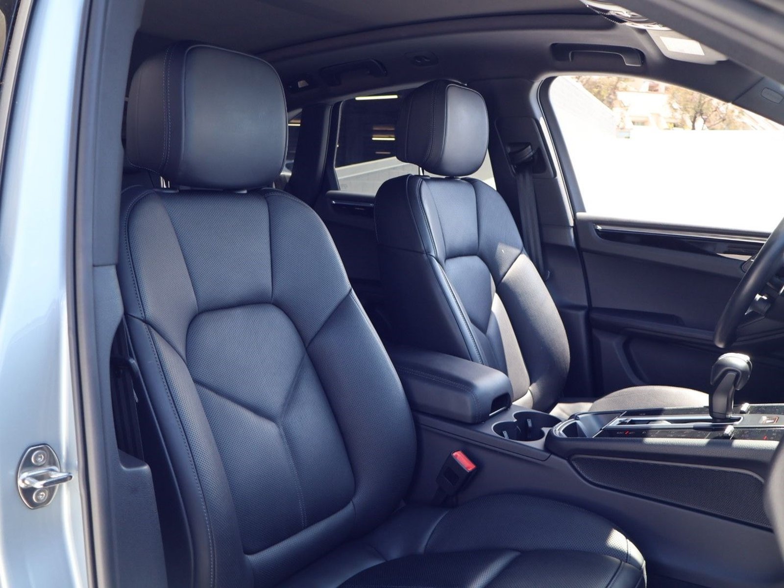 Certified 2026 Porsche Macan AWD/4WD image 24