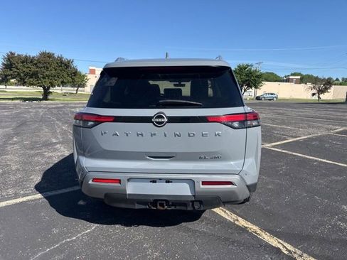 Used 2023 Nissan Pathfinder SL AWD/4WD image 5