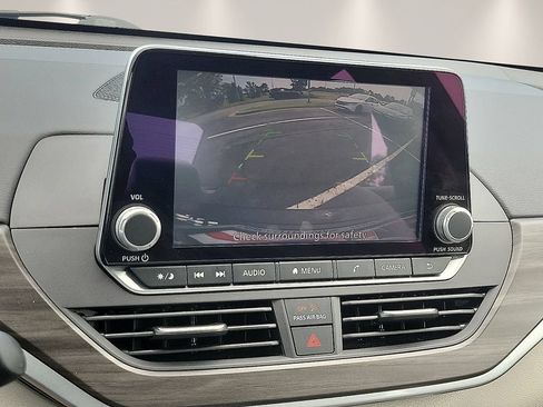 Used 2025 Nissan Altima 2.5 SV FWD image 16