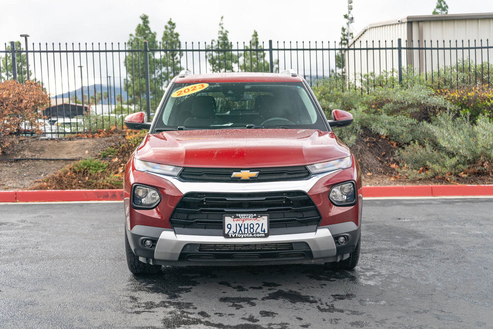 Used 2023 Chevrolet TrailBlazer LT FWD image 2
