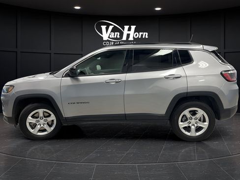 Used 2023 Jeep Compass Latitude AWD/4WD image 4