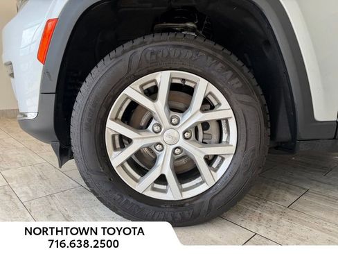 Used 2023 Jeep Grand Cherokee L Limited AWD/4WD image 6