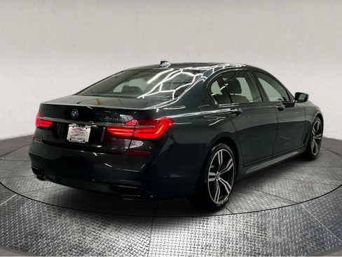 Used 2017 BMW 750i image 8