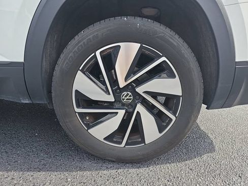 Used 2025 Volkswagen Atlas SE FWD image 9