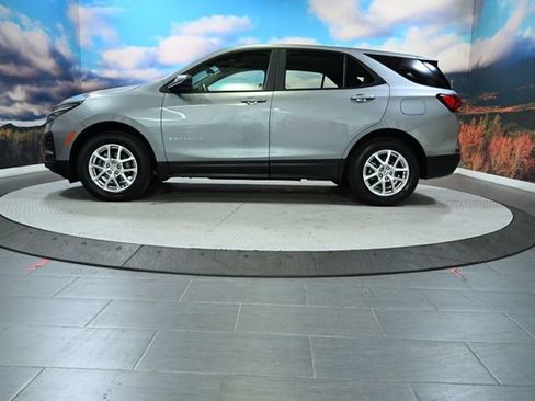 Used 2023 Chevrolet Equinox LS image 5