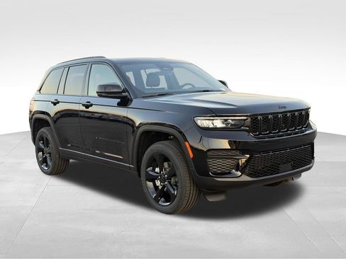 New 2025 Jeep Grand Cherokee Altitude RWD image 7