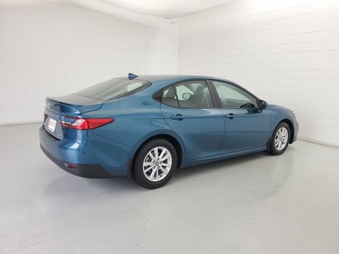 Used 2025 Toyota Camry LE w/ Convenience Package FWD image 5