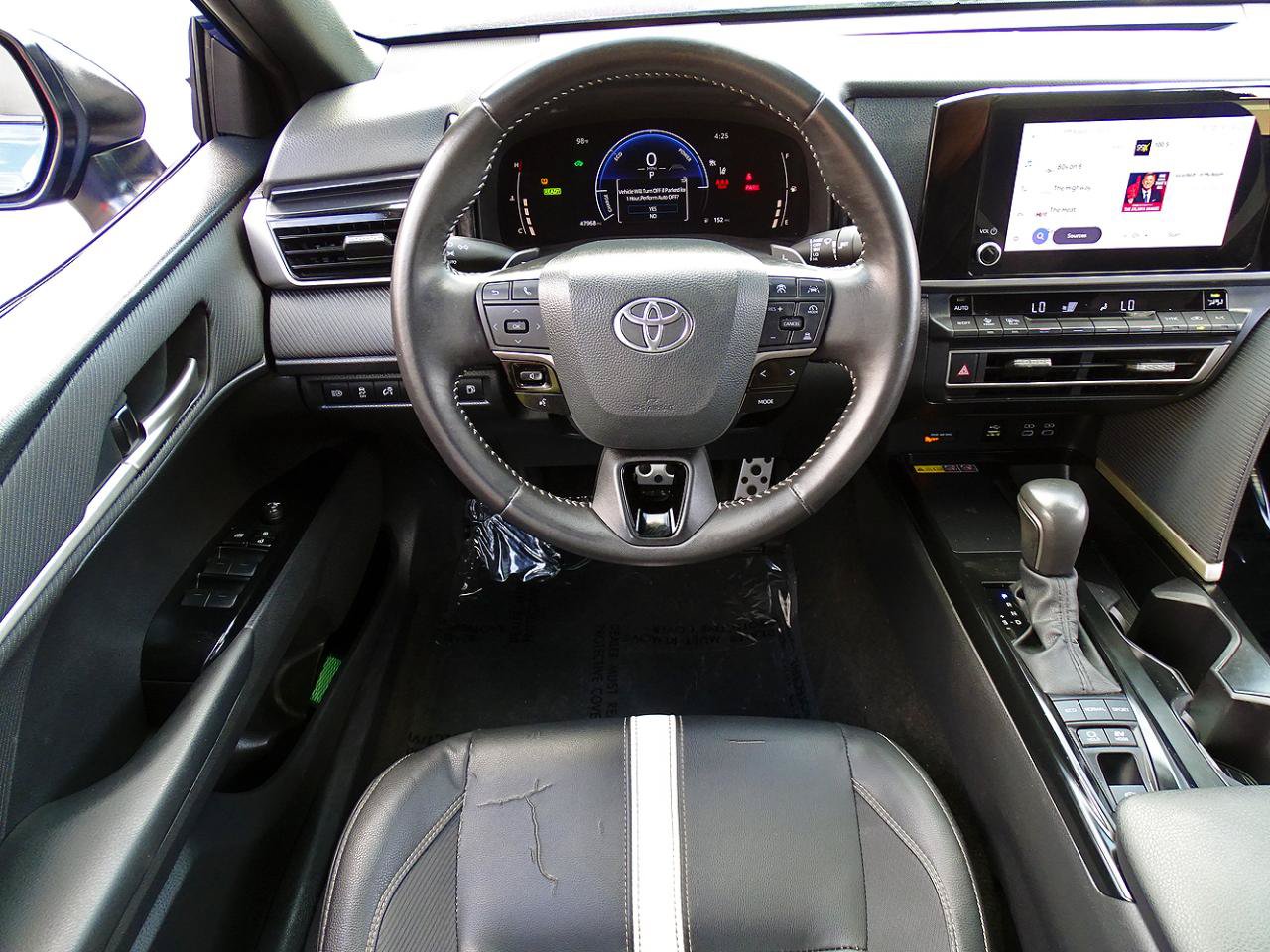 Used 2025 Toyota Camry SE w/ Convenience Package FWD image 23