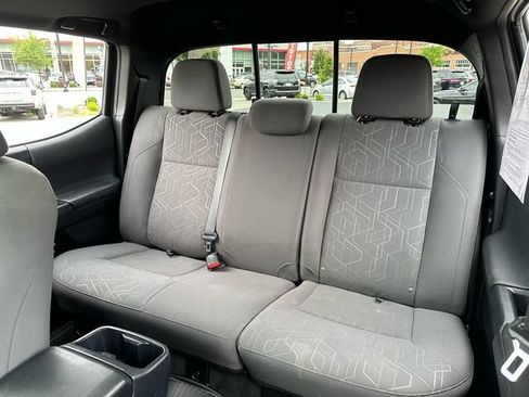 Certified 2017 Toyota Tacoma TRD Off-Road w/ Premium & Technology Package AWD/4WD image 28