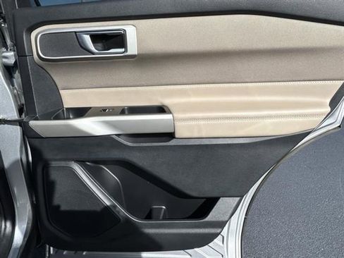 Used 2020 Ford Explorer XLT w/ Comfort Package image 24