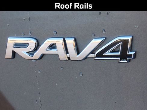 Used 2018 Toyota RAV4 XLE image 18