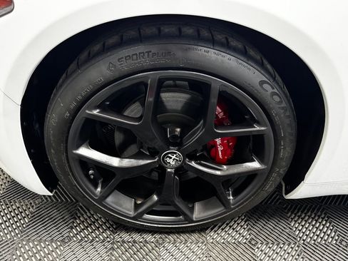 Used 2019 Alfa Romeo Giulia Ti w/ Nero Edizione image 21