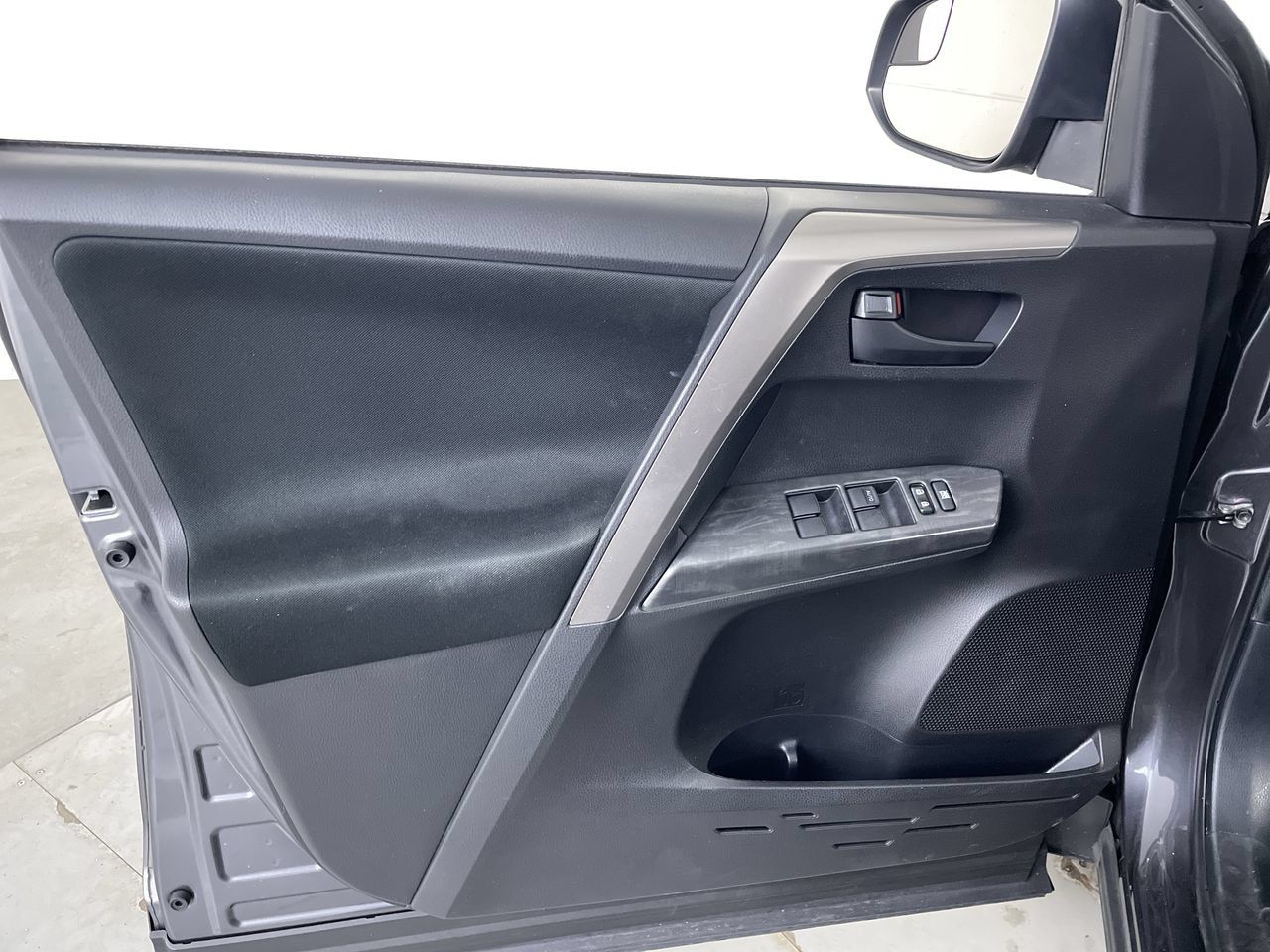 Used 2018 Toyota RAV4 LE w/ All Weather Liner Package AWD/4WD image 10