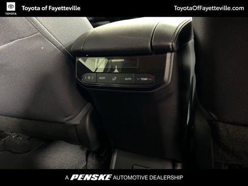 Certified 2022 Toyota Highlander L image 8