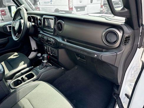 Used 2023 Jeep Wrangler Unlimited Sport image 34